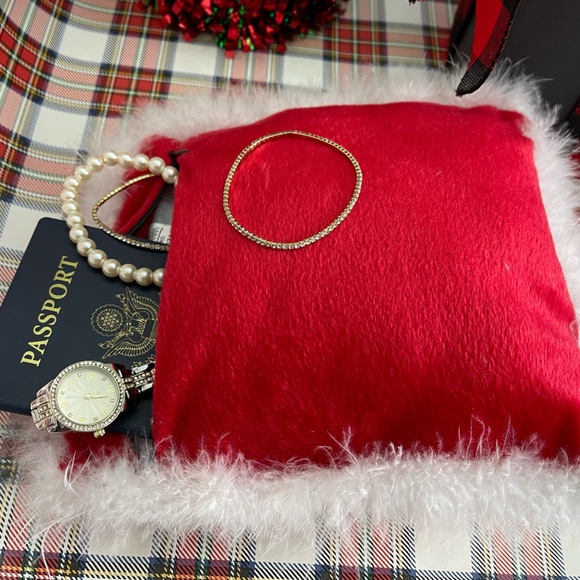 🎁Great Gift!!! Hide a Gift Pillow🎁 I - Picture 3 of 9